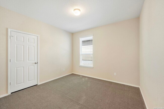 Building Photo - 8722 Buggy Ln