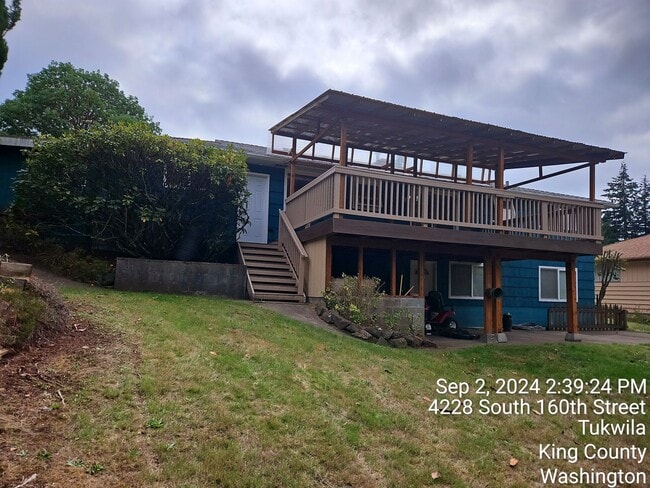 Building Photo - Tukwila/SeaTac daylight rambler - large home for rent - 4 bedrooms 2 bathrooms with 2 kitchens - ...