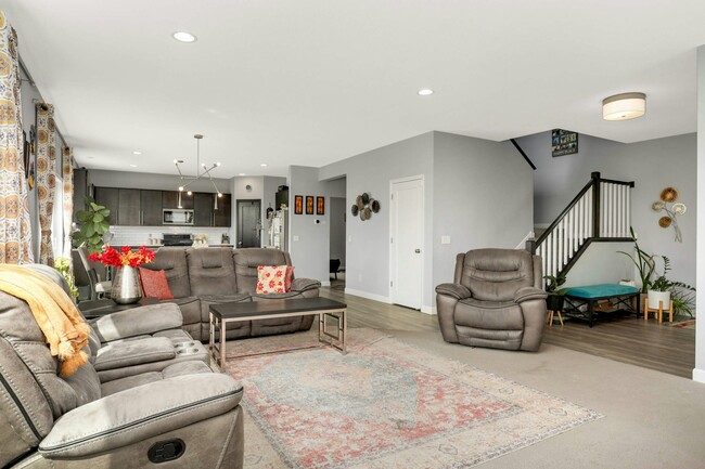 Building Photo - 15651 Fairfield Dr