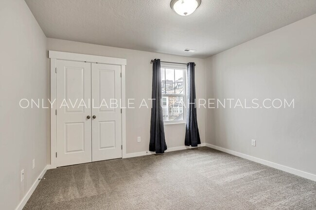 Building Photo - 5002 N Marble Fox Way