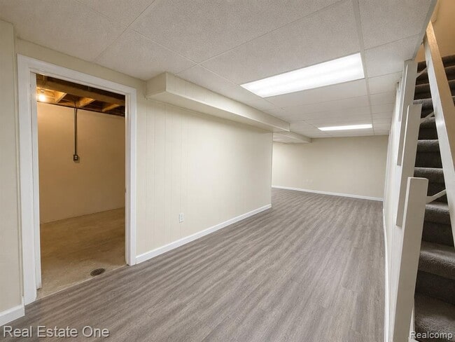 Building Photo - 1403 Oakbrook E Dr