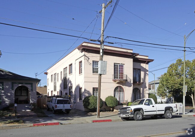Building Photo - 340 E Saint James St