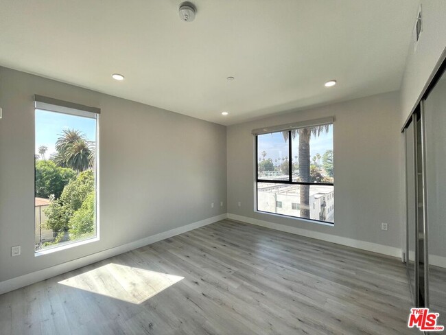 Building Photo - 14612 Calvert St