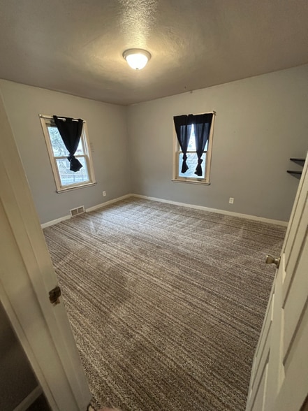 Building Photo - 1615 Iowa Ave