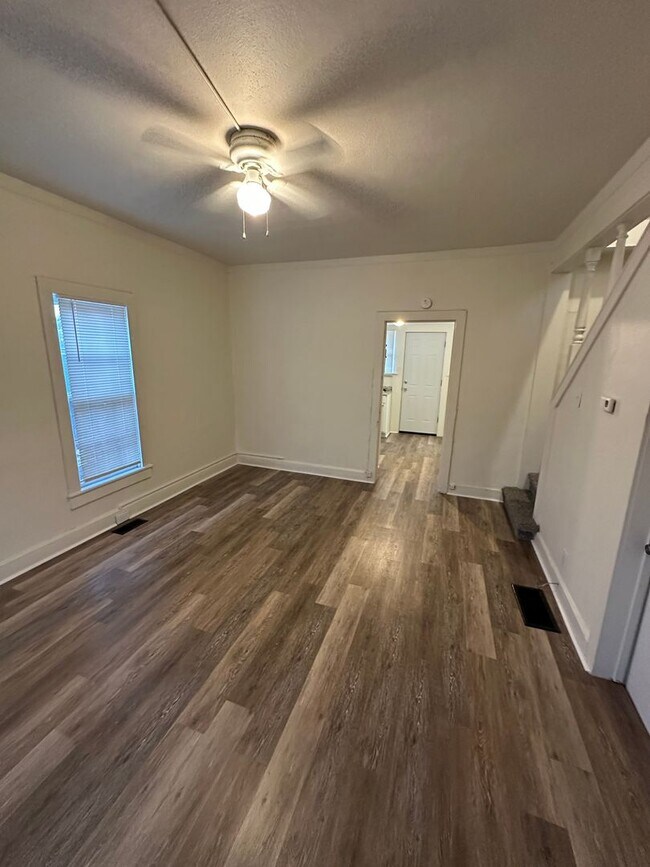 Building Photo - RD1118