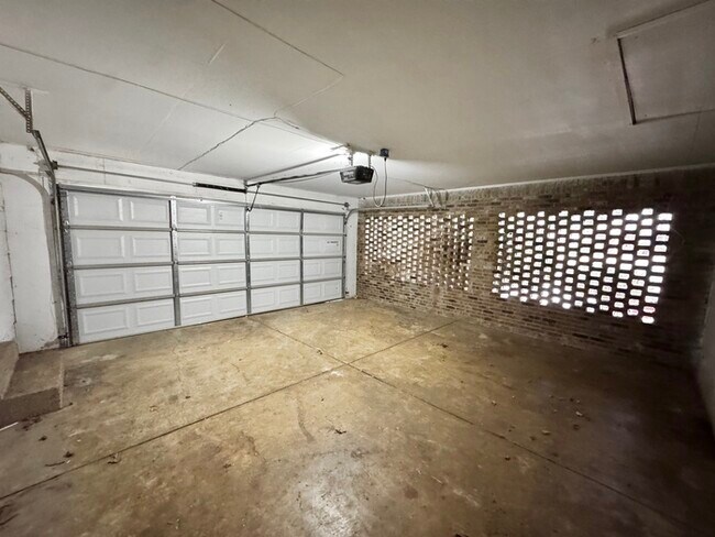 Building Photo - 2664 Richwood St