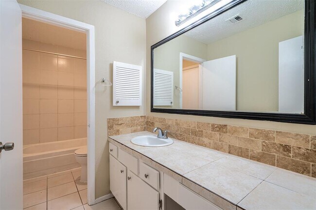 Building Photo - 1815 Ripple Creek Dr