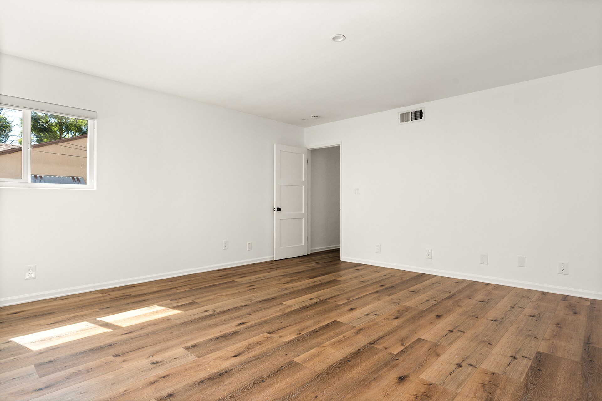 Building Photo - 5840 Allott Ave