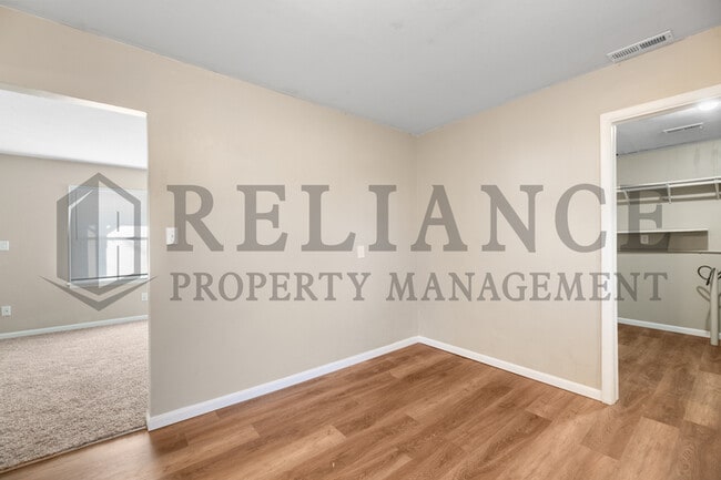 Building Photo - 110 N Doris St