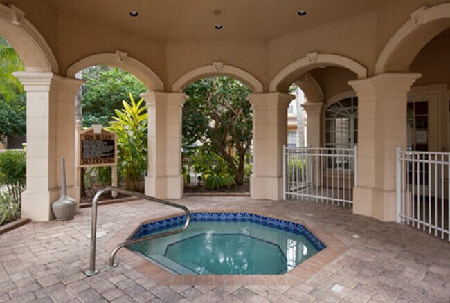 Building Photo - ALTAMONTE SPRINGS: Crescent Place at Lake ...