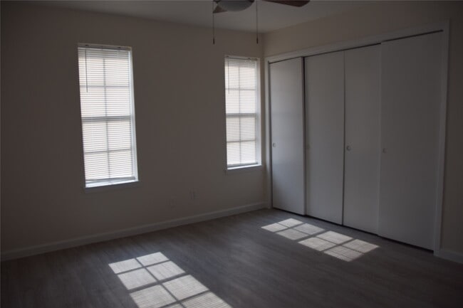Building Photo - 7827 Leonora St