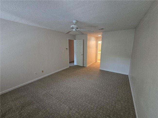 Building Photo - 113 Hampshire Ct