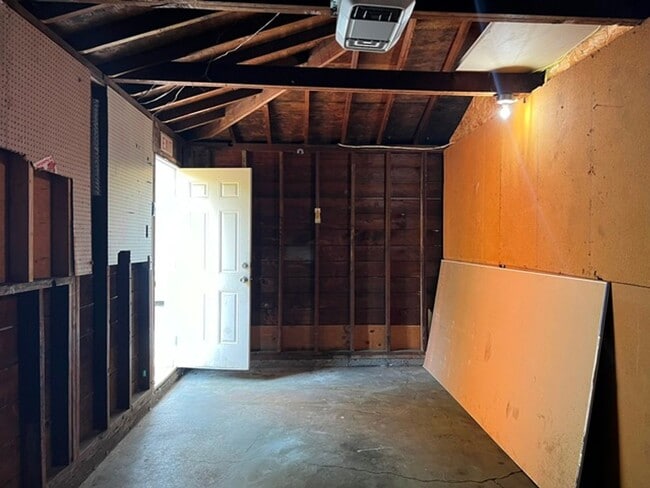 Building Photo - alcj01*