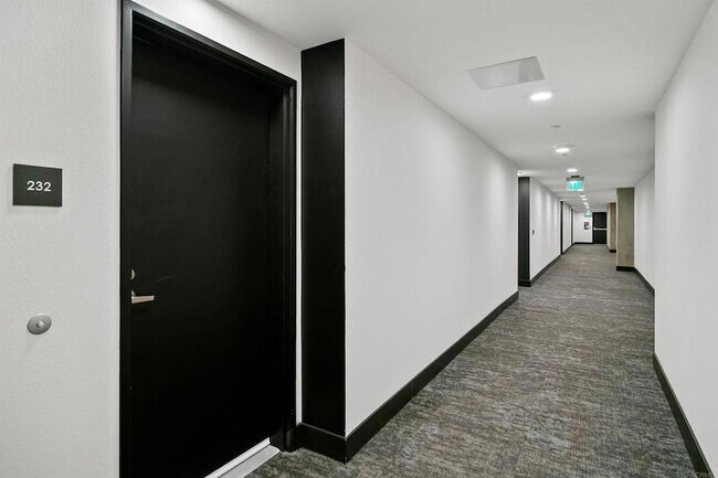 Building Photo - 5750 Hollywood Blvd