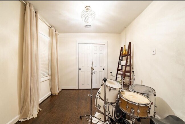 Building Photo - 10305 Bassoon Dr
