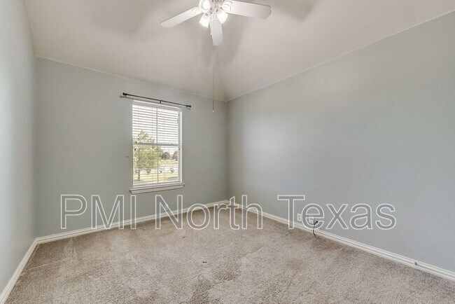 Building Photo - 1325 Mockingbird Dr