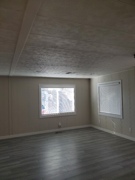 Building Photo - 2401 E Southern Ave