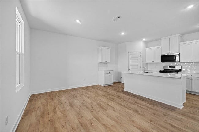 Building Photo - 4670 W Aurora St