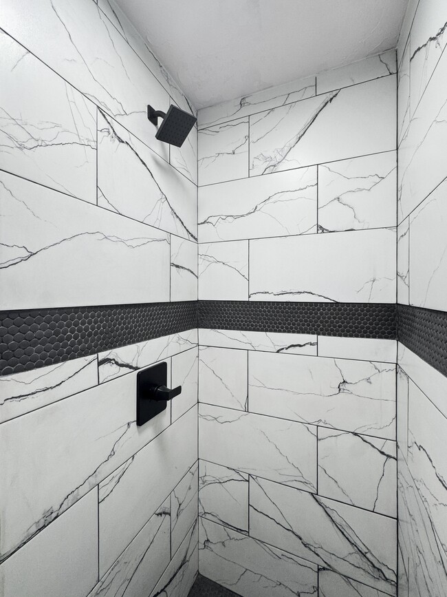 Building Photo - 513 Manor Dr