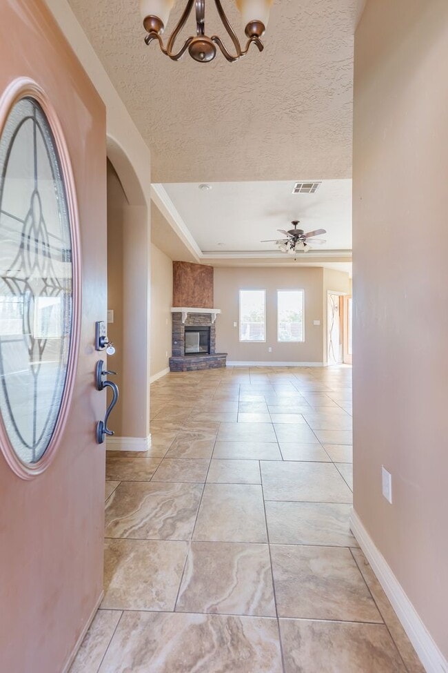 Building Photo - Modern 4 Bedroom 2 Bath Home!