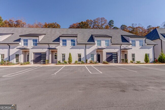 Building Photo - 93 Chateau Dr SE