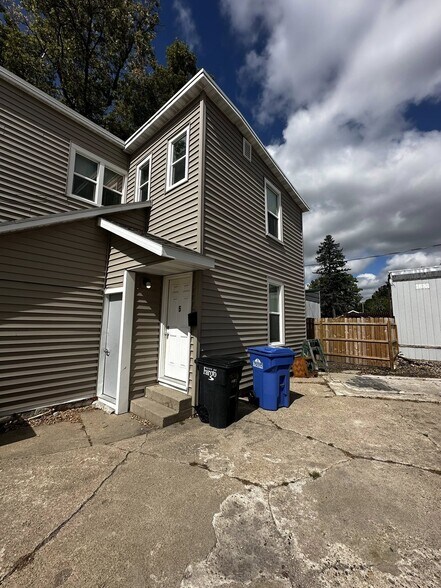 Primary Photo - 5 6th Ave N