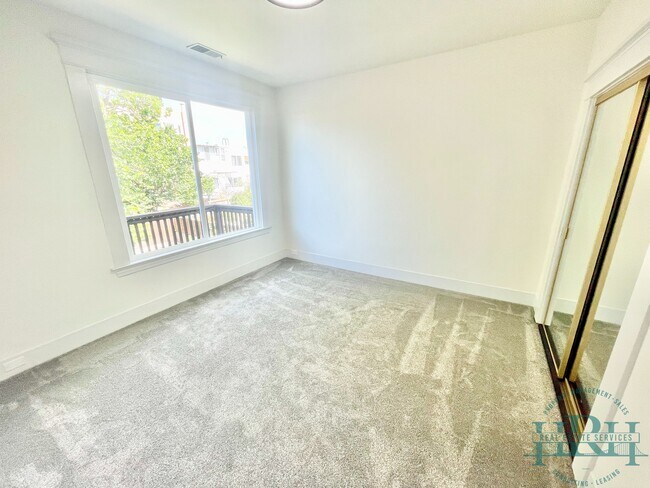 Building Photo - 330 23rd Ave