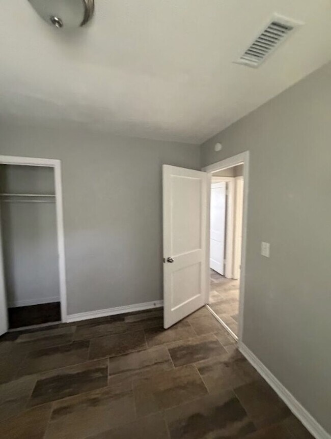 Building Photo - 5408 Como Dr