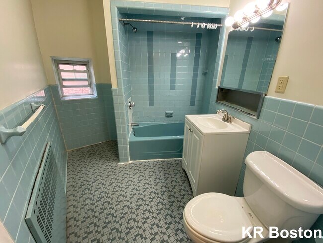 Building Photo - 1002 Beacon St