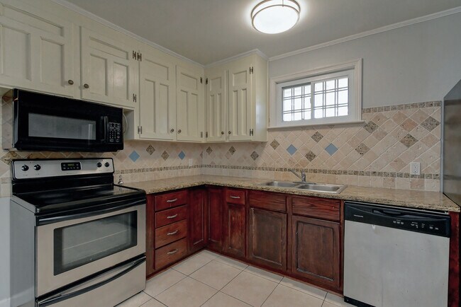 Building Photo - 1601 Cromwell Ct