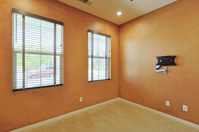 Building Photo - Gorgeous 4 Bedroom and 3 Bath Home in Chula vista/Otay Ranch Area