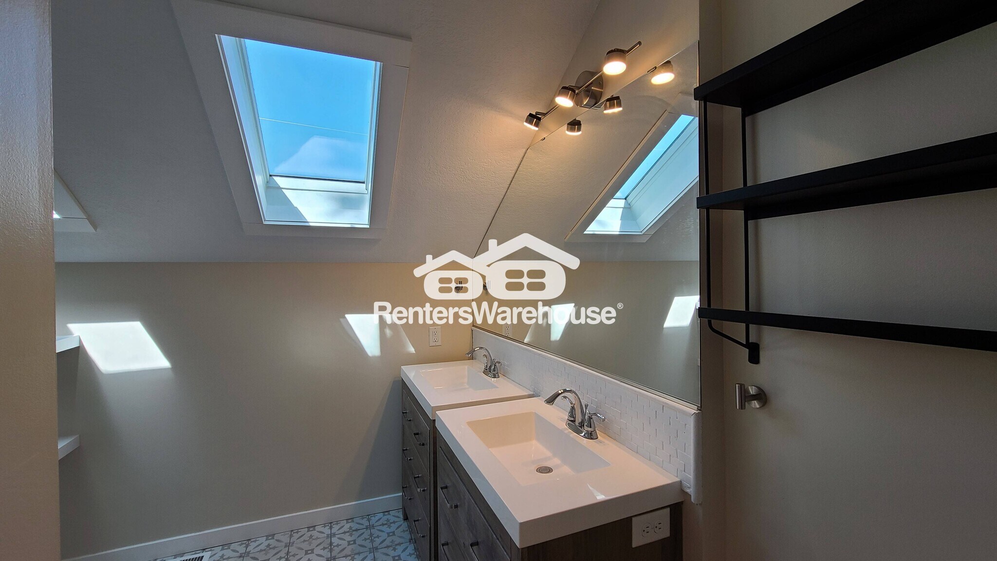 Building Photo - 217 River St