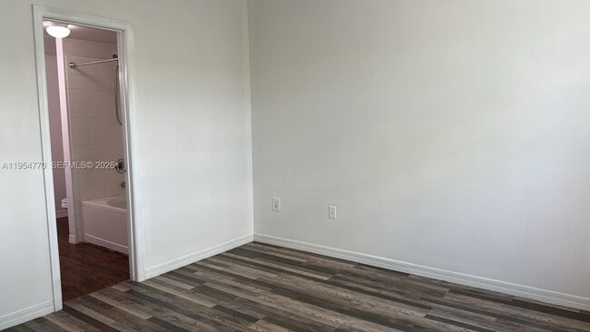 Building Photo - 160 SW 117th Terrace