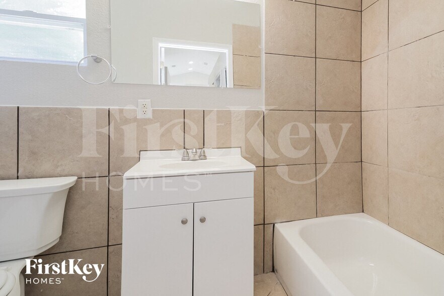 Building Photo - 148 N Ridgewood Ave