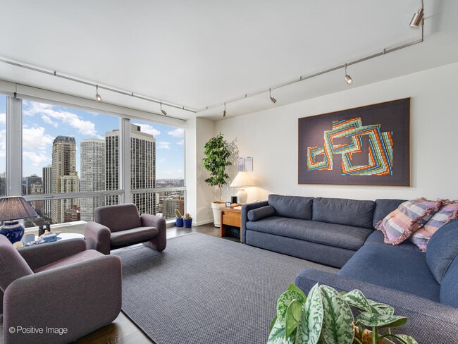 Building Photo - 330 W Diversey Pkwy