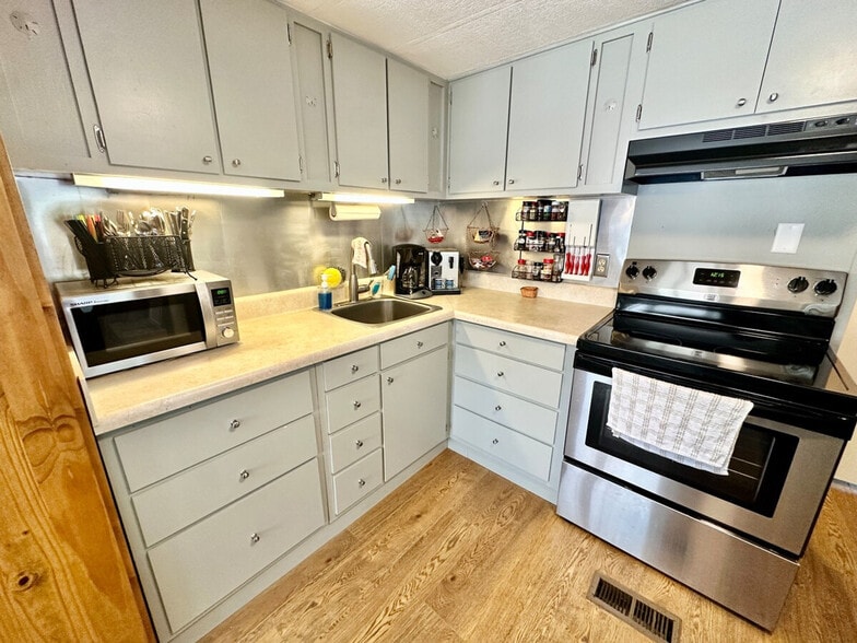 Building Photo - 941 Nettles Blvd