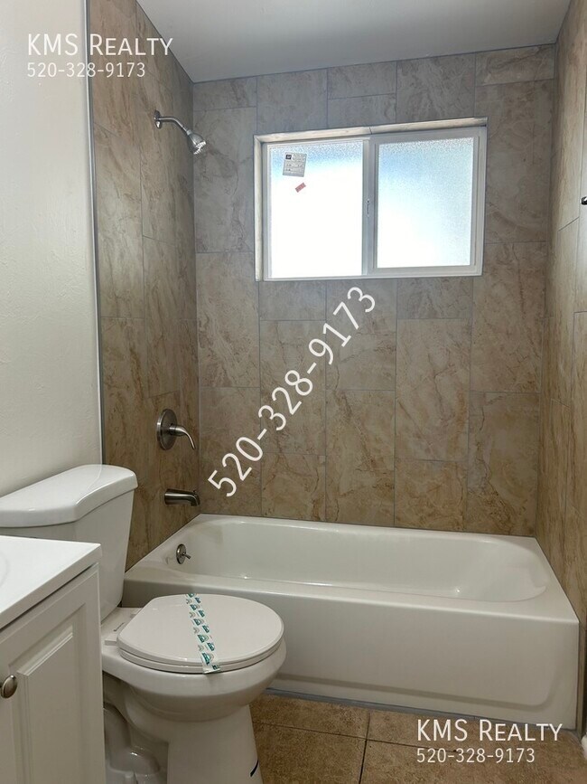 Building Photo - 5126 E Bellevue St