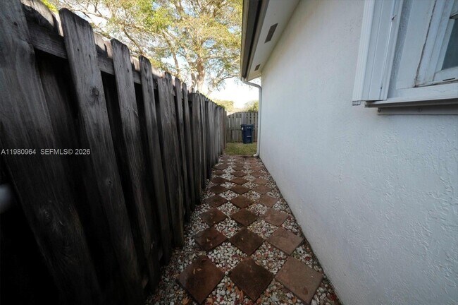 Building Photo - 9921 SW 164th Ct