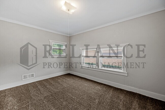 Building Photo - 232 S Sedgwick St