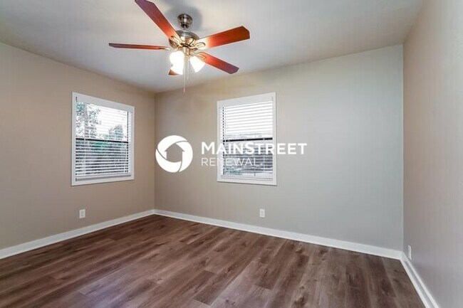 Building Photo - 3 Bedroom Pet-Friendly Home in Fort Myers, FL with Main Street Renewal