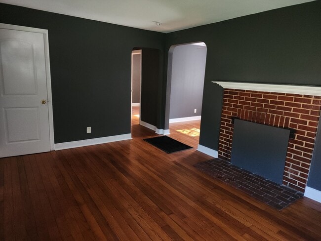 Building Photo - Lovely Brick Home in Established Neighborh...