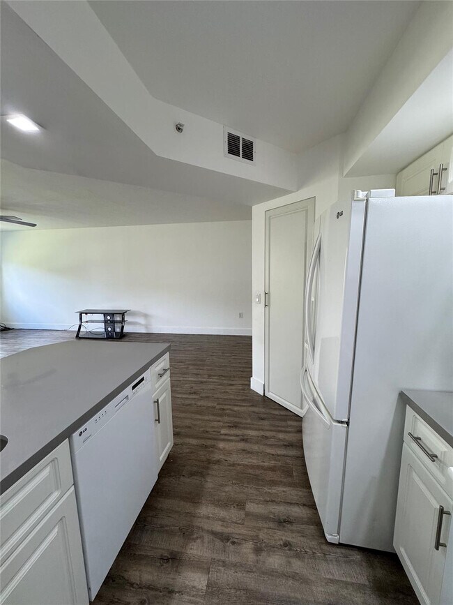 Building Photo - 1651 SW 127th Ave