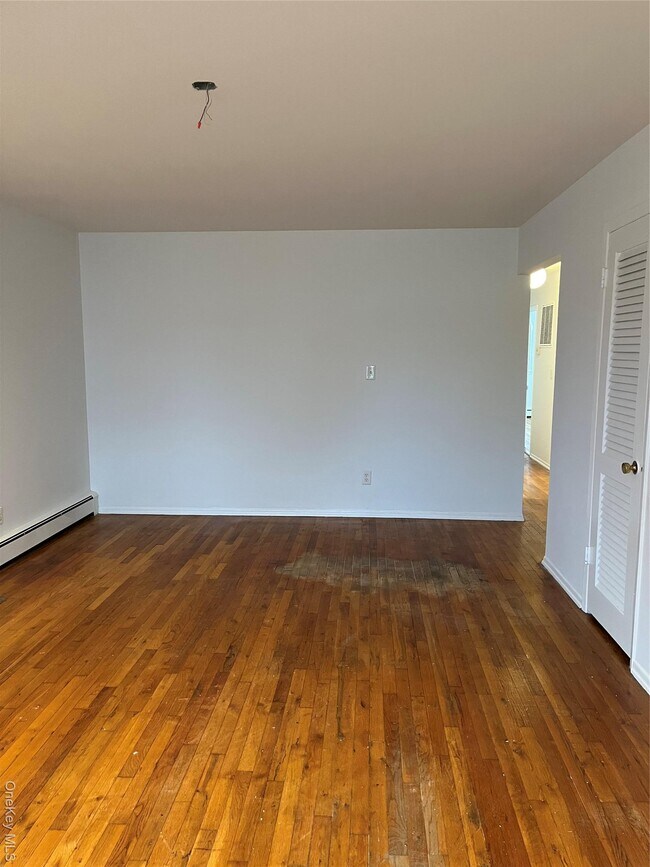 Building Photo - 429 E Park Ave