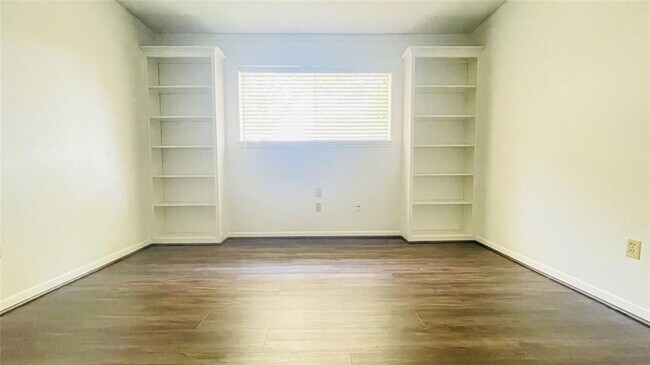Building Photo - 15819 Fathom Ln