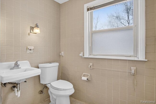 Building Photo - 13336 Balfour Ave