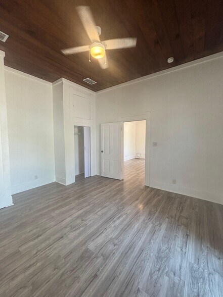 Building Photo - 2106 Saunders Ave