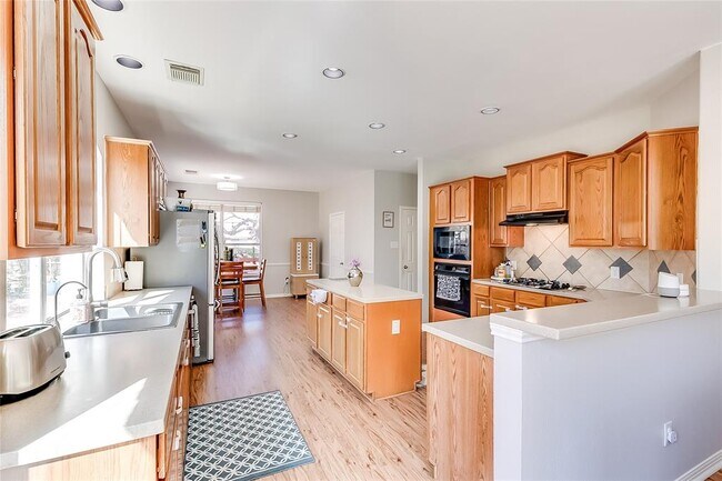 Building Photo - 9001 Sunburst Terrace