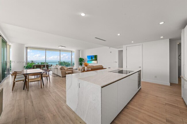 Building Photo - 10203 Collins Ave