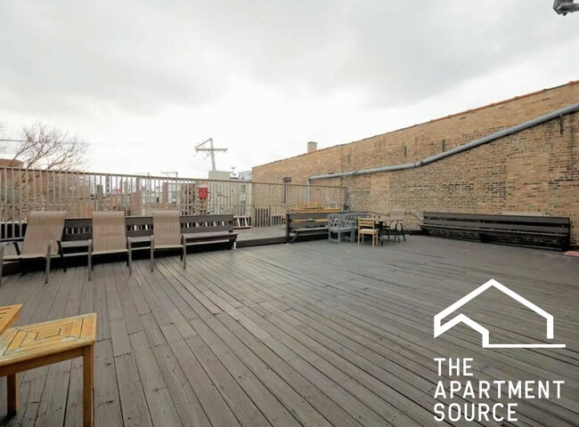 Building Photo - 1511 W Fullerton Ave