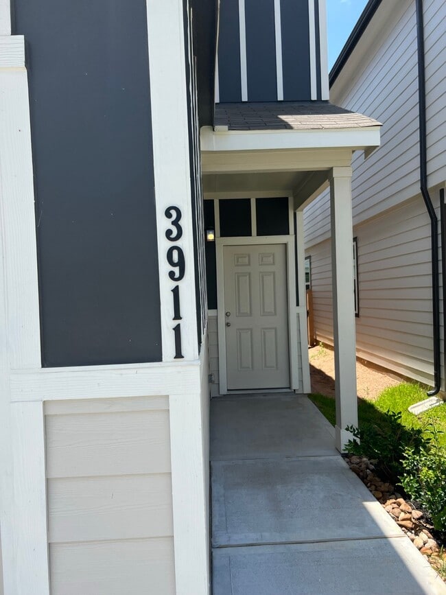 Building Photo - 3911 Faletti Dr